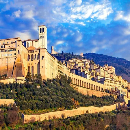 Comunicanti, Tra Antico E Moderno * Assisi