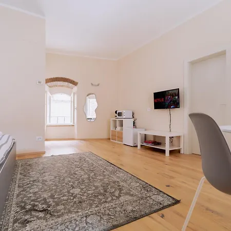 Comunicanti, Tra Antico E Moderno Apartment