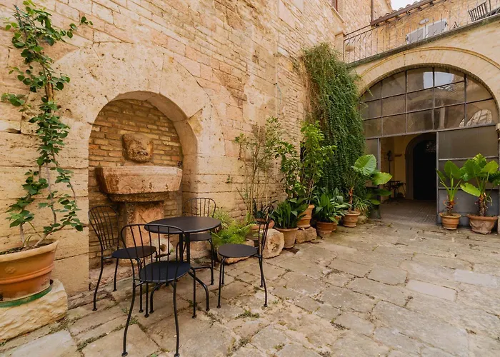 Appartement Comunicanti, Tra Antico E Moderno Assise