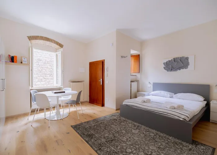 Appartement Comunicanti, Tra Antico E Moderno Assise