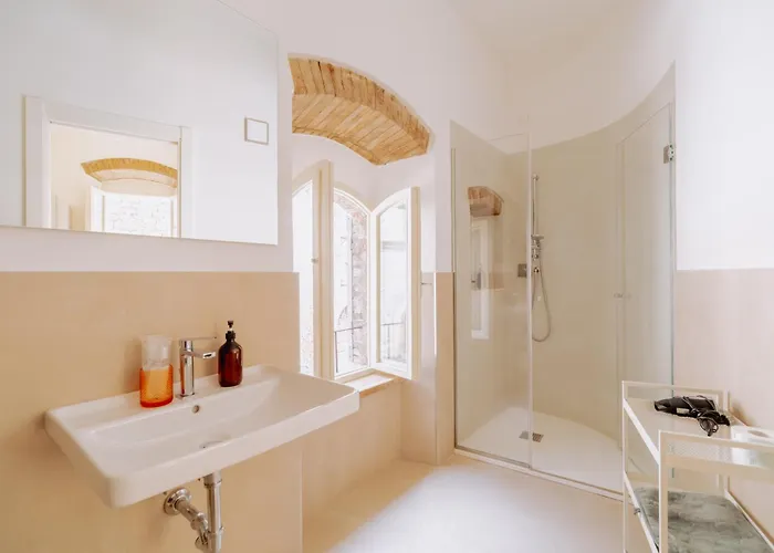 Comunicanti, Tra Antico E Moderno * Assise