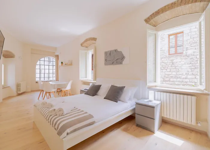 Comunicanti, Tra Antico E Moderno Appartement *