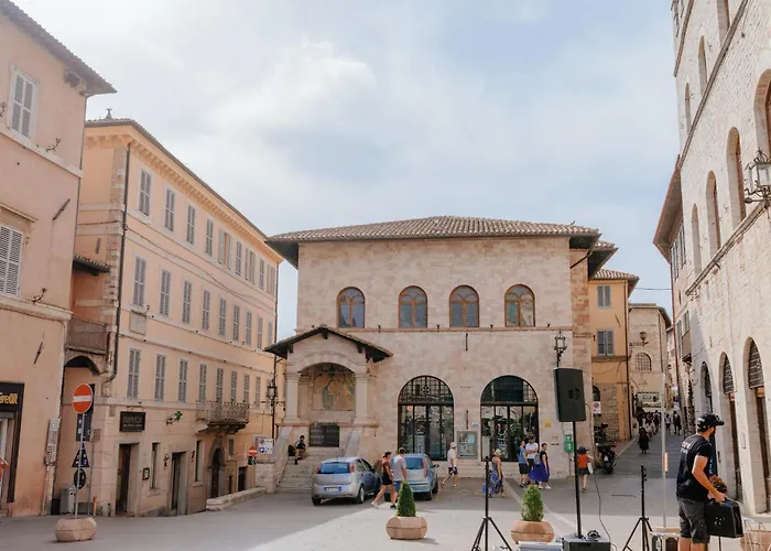 Appartement Comunicanti, Tra Antico E Moderno Assise