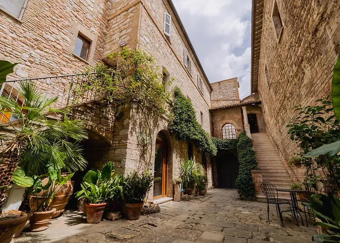 Appartement Comunicanti, Tra Antico E Moderno Assise