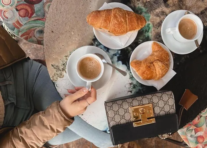 Comunicanti, Tra Antico E Moderno * Assise